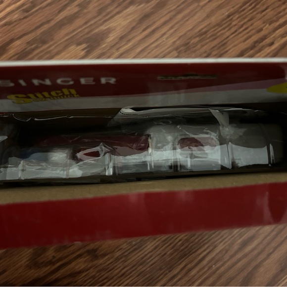 Singer Stitch Sew Quick Handheld Sewing Machine - Picture 3 of 3